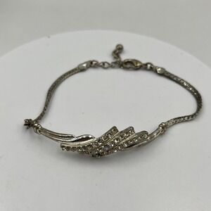 Vintage Silver Tone Rhinestone Curved Bar Bracelet Chain Elegant Sparkle Classic